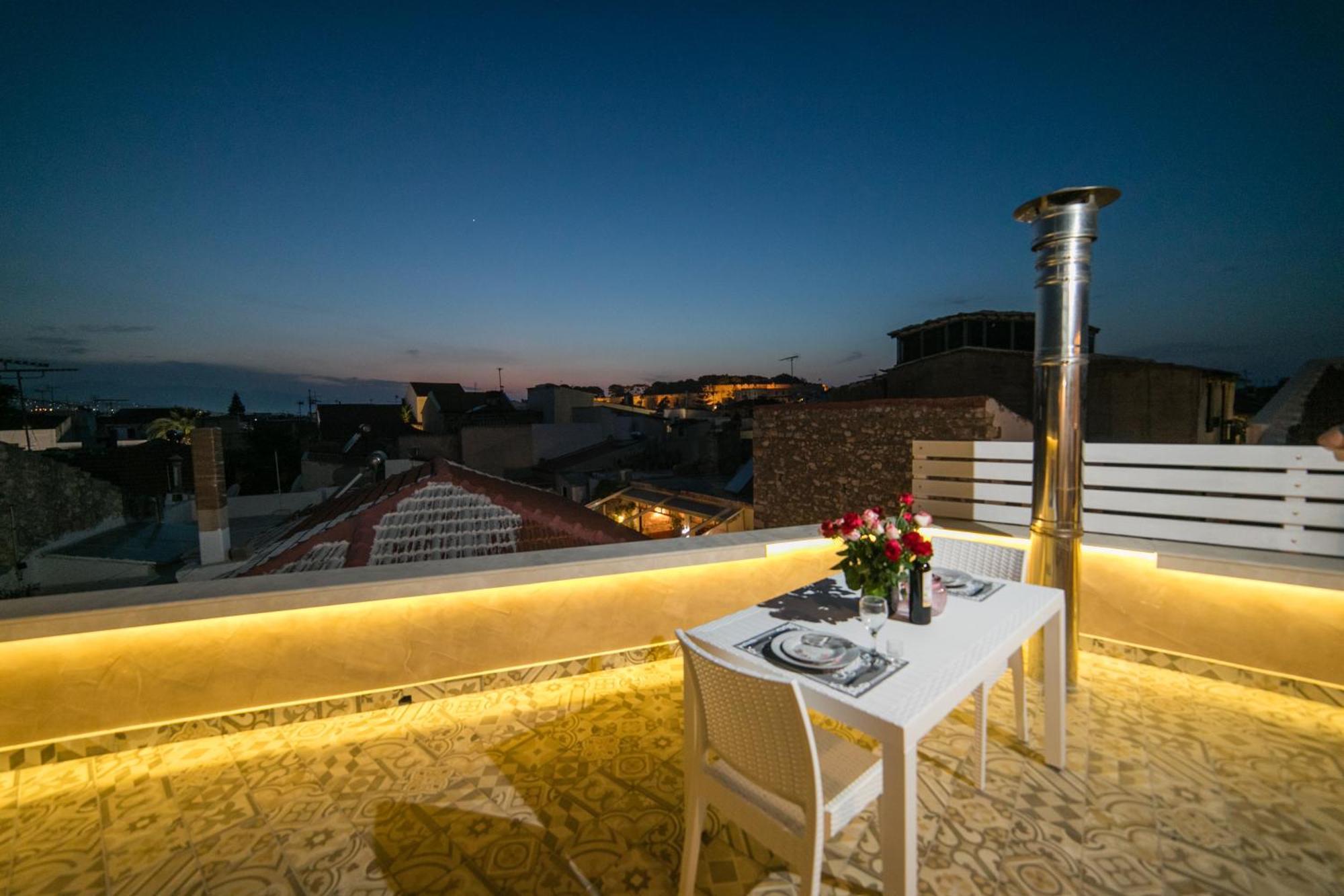 Jacuzzi Suite In The Heart Of Oldtown Réthimno Kültér fotó
