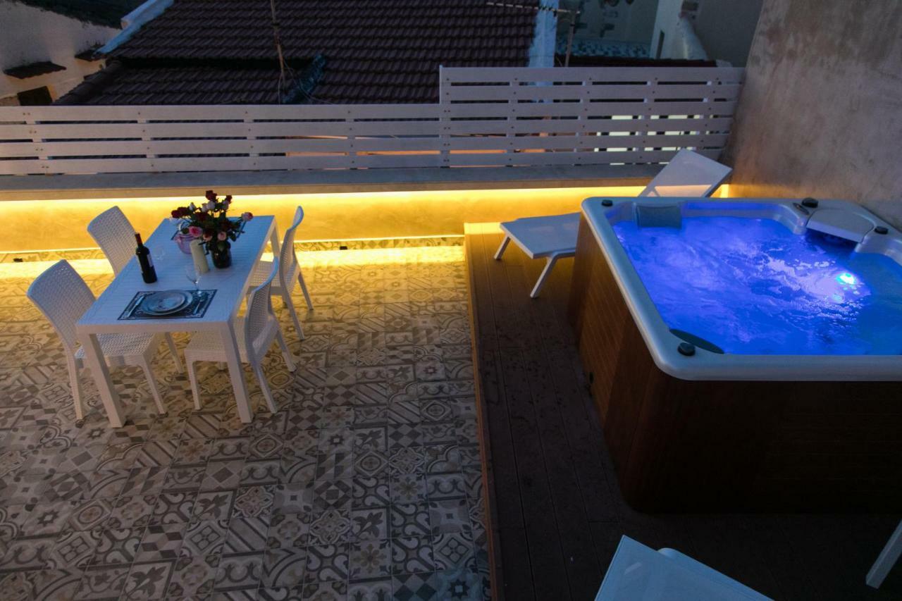 Jacuzzi Suite In The Heart Of Oldtown Réthimno Kültér fotó