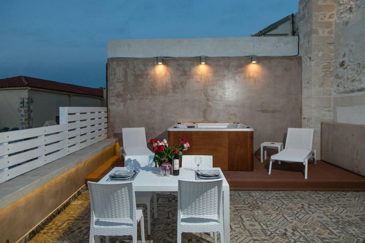 Jacuzzi Suite In The Heart Of Oldtown Réthimno Kültér fotó