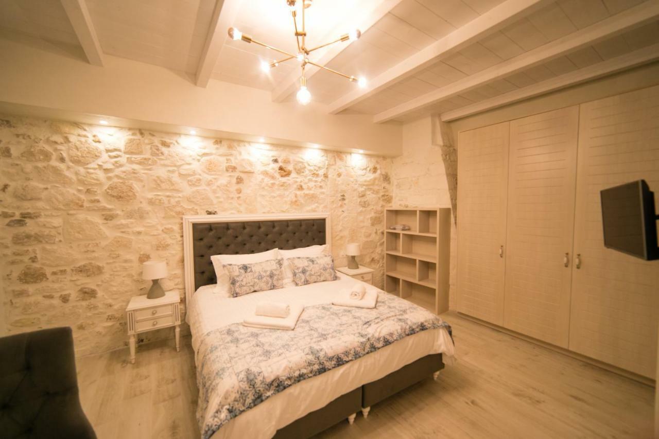 Jacuzzi Suite In The Heart Of Oldtown Réthimno Kültér fotó