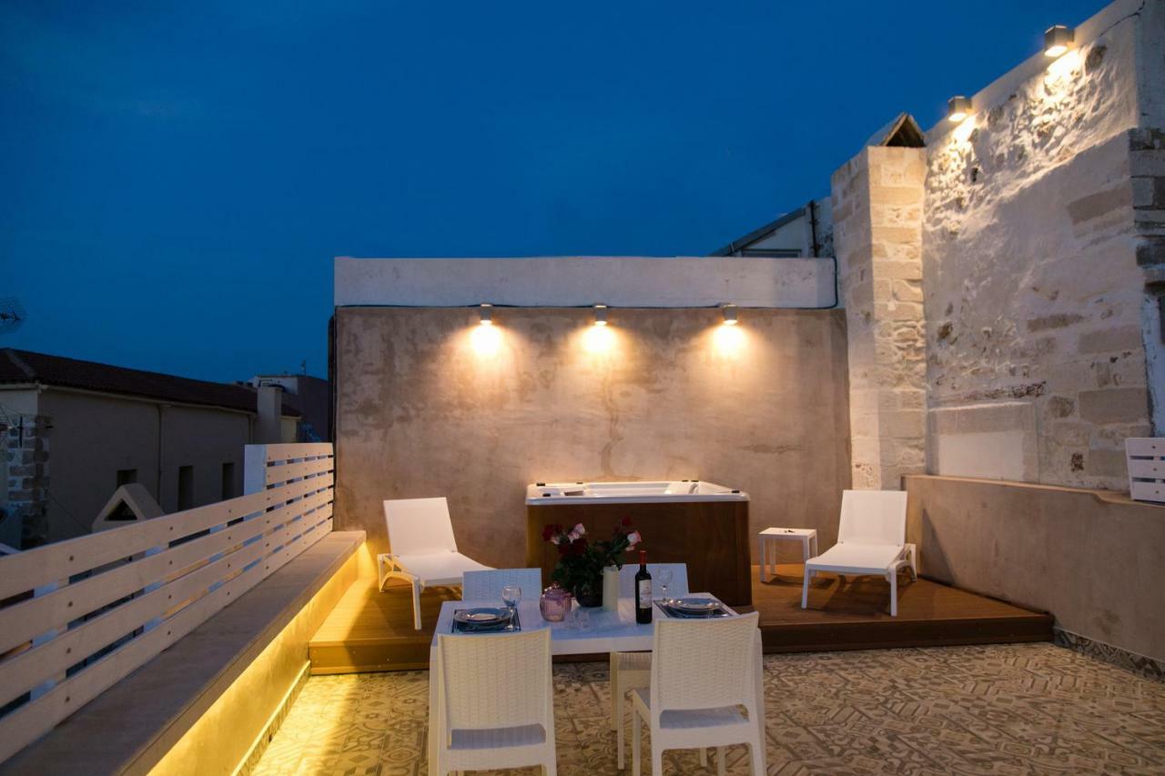 Jacuzzi Suite In The Heart Of Oldtown Réthimno Kültér fotó